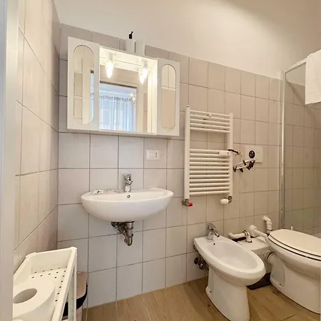 Piramide 2 Bedrooms & 2 Bathrooms דירה *