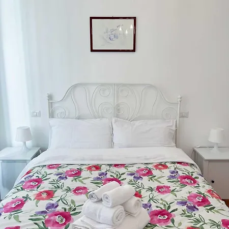 Piramide 2 Bedrooms & 2 Bathrooms 아파트 *
