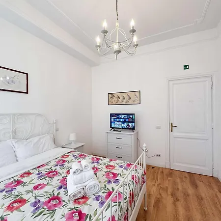 Piramide 2 Bedrooms & 2 Bathrooms * Róma