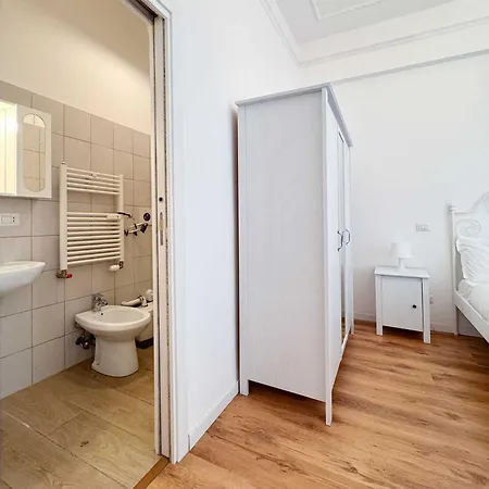 Piramide 2 Bedrooms & 2 Bathrooms * Róma
